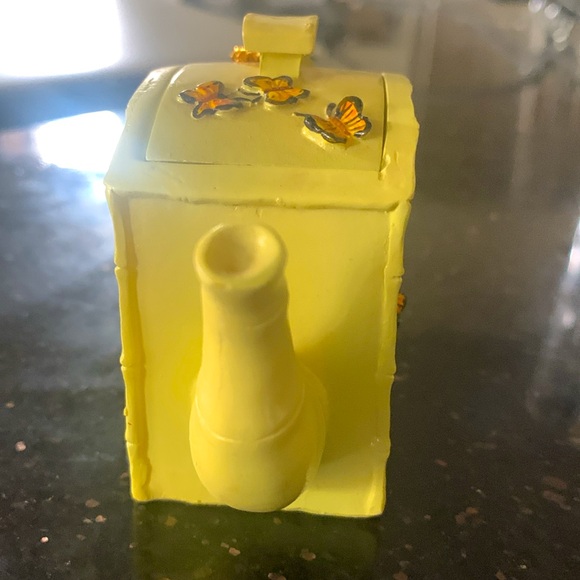 Nini mini tea pot plaster figurine. Green floral theme with chain link lid - Picture 3 of 6